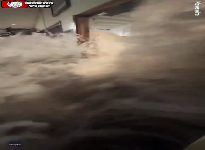 Video :In a matter of seconds, a wave fills a restaurant with water